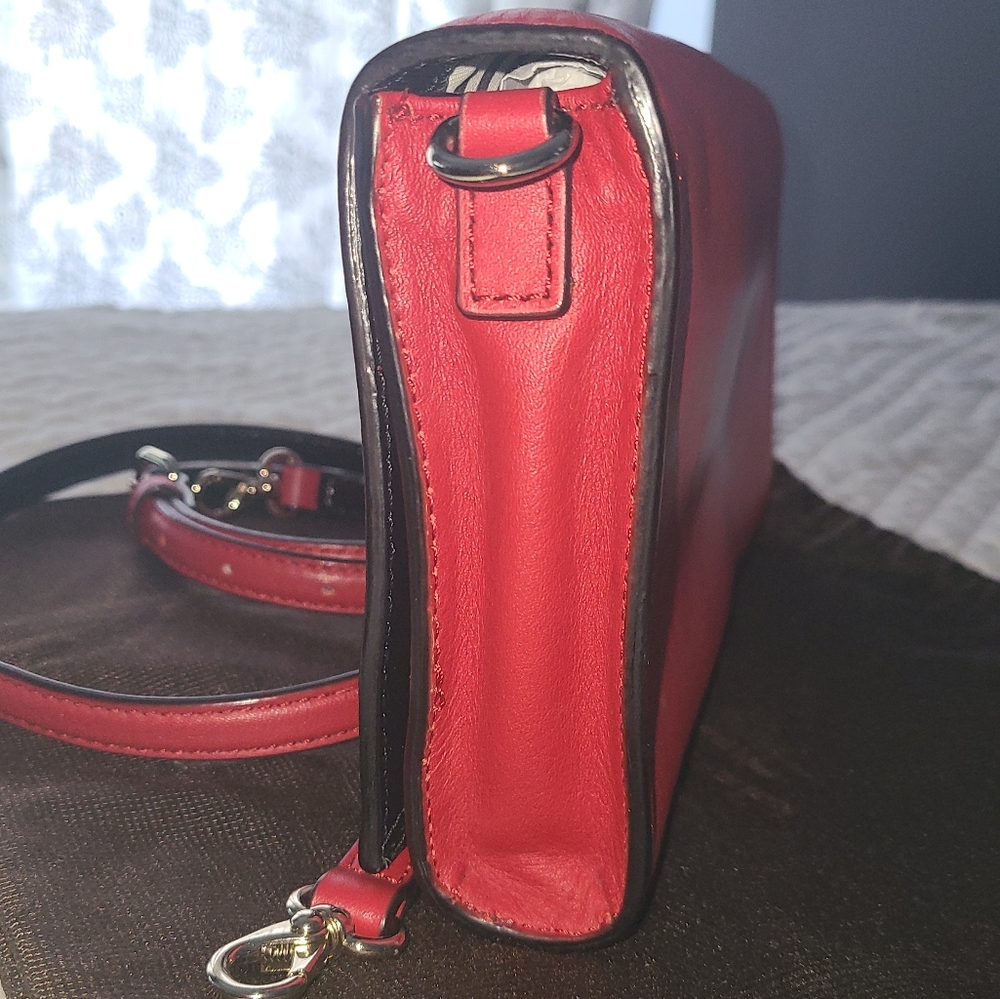 Red Kate ♠️ - Picture 2 of 6